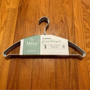 NWT Aluminum Guest Hangers 🌸